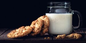 کازئین چیست؟ | به‌صورت کامل با پروتئین کازئین آشنا شوید